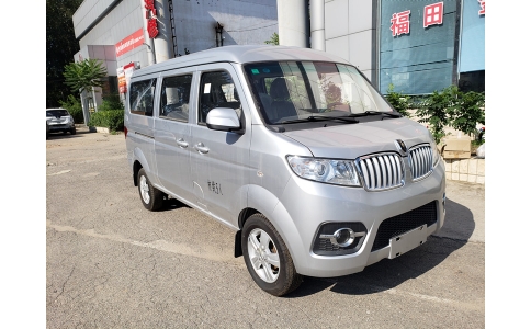 小海獅五座客車